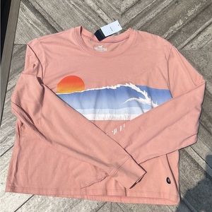 New never worn Women’s Hollister Cropped long sleeve